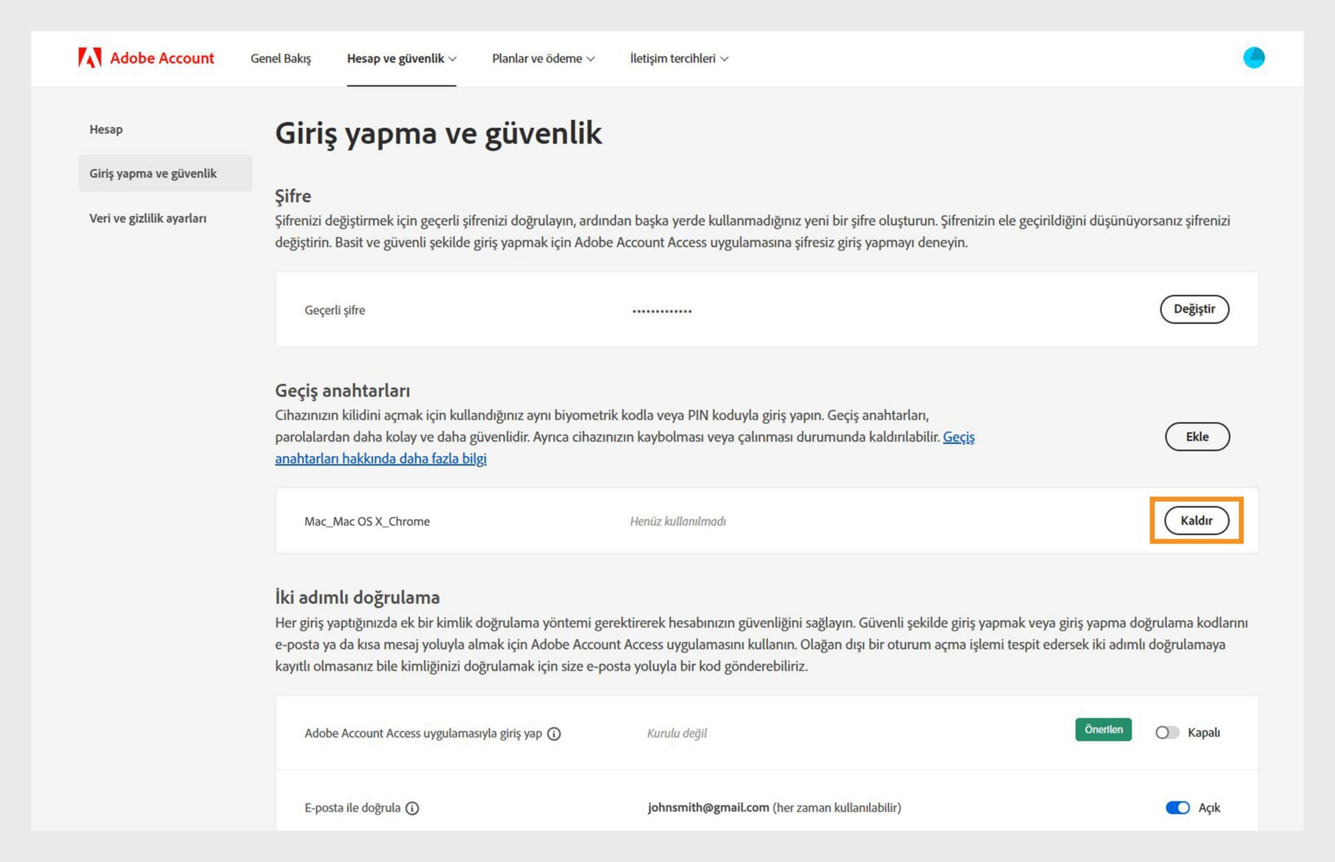 Geçiş Anahtarları bölümünün altında, cihaz ve tarayıcı bilgileri ile geçiş anahtarının kullanım geçmişi gibi daha ayrıntılı bilgilerin yanı sıra eklenmiş bir geçiş anahtarını kaldırma seçeneğinin bulunduğu Giriş yapma ve güvenlik sayfası. 
