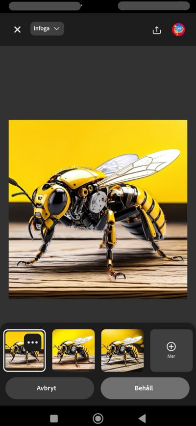 En futuristisk väg med glödande blå körfält skär genom en tät, solbelyst skogsbakgrund, med drönare som flyger ovanför och eleganta bilar som färdas under.