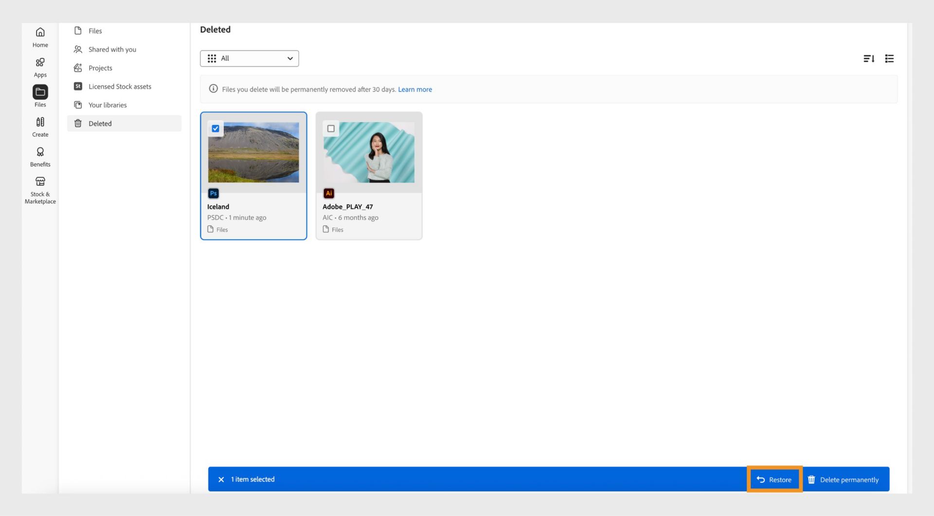 Il nastro blu, che appare in basso quando selezioni i tuoi file nella scheda Eliminati, fornisce l'opzione per ripristinare i tuoi documenti cloud.