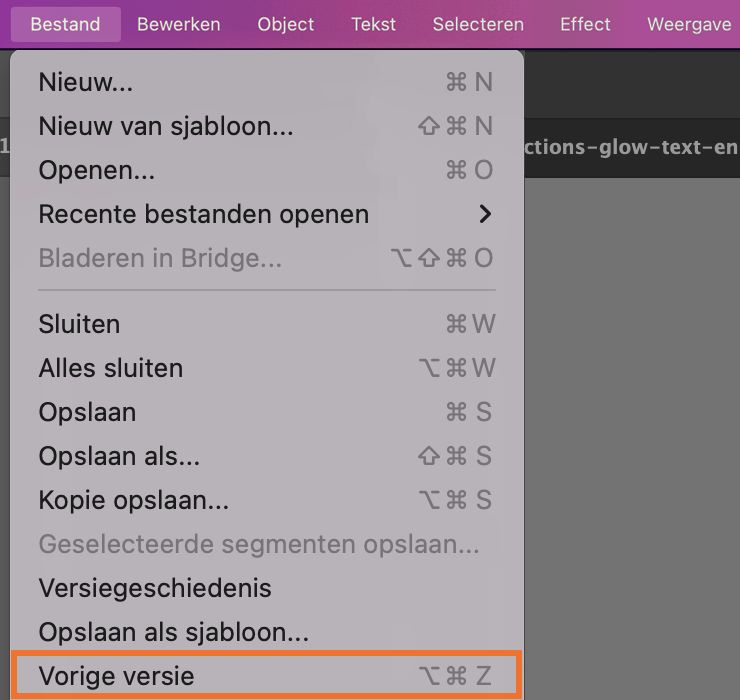 U kunt een bestand ook herstellen naar de laatst opgeslagen versie. De optie Vorige versie werkt echter niet als u het bestand of document opnieuw opent. U vindt de optie Vorige versie in het menu Bestand.