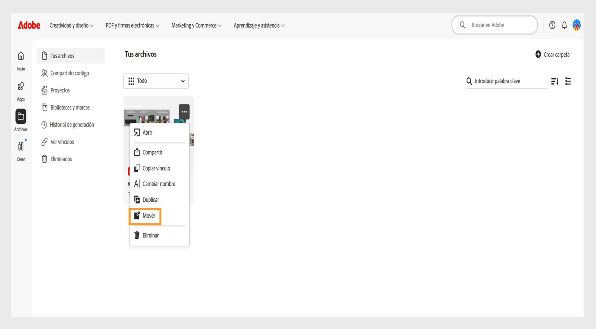 Interfaz web de Adobe que muestra el menú de options de un archivo abierto, con la opción Mover resaltada para reubicar el documento seleccionado.