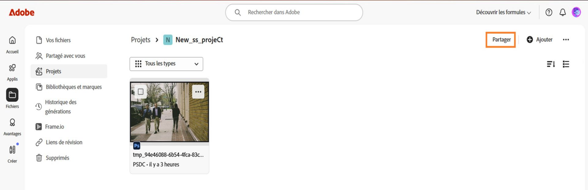 Le bouton Partager, disponible dans le coin supérieur droit de l’écran du projet, vous permet de partager votre projet avec des collaborateurs. 