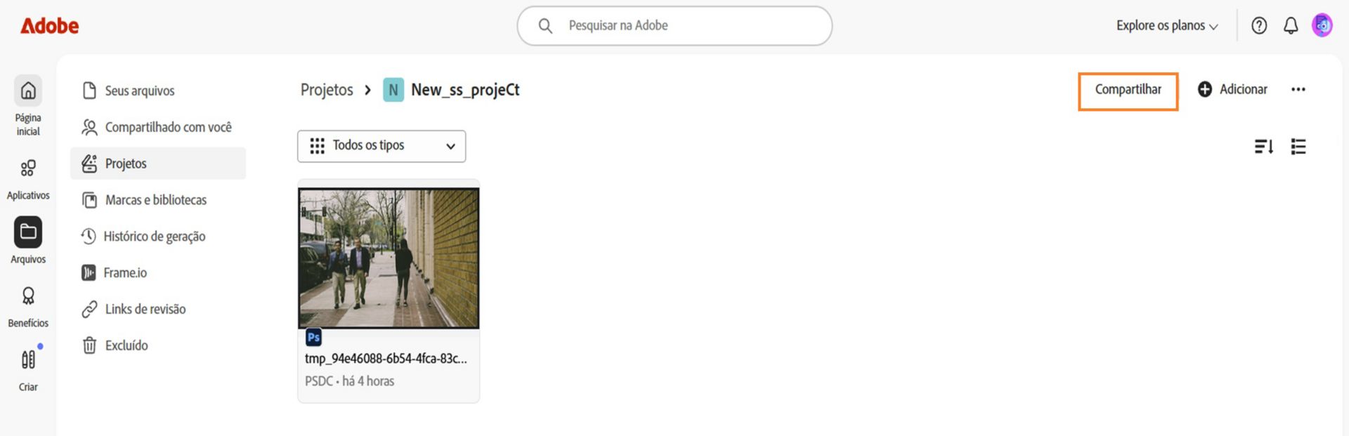 O botão Compartilhar, disponível no canto superior direito da tela do projeto, permite compartilhar o projeto com colaboradores. 