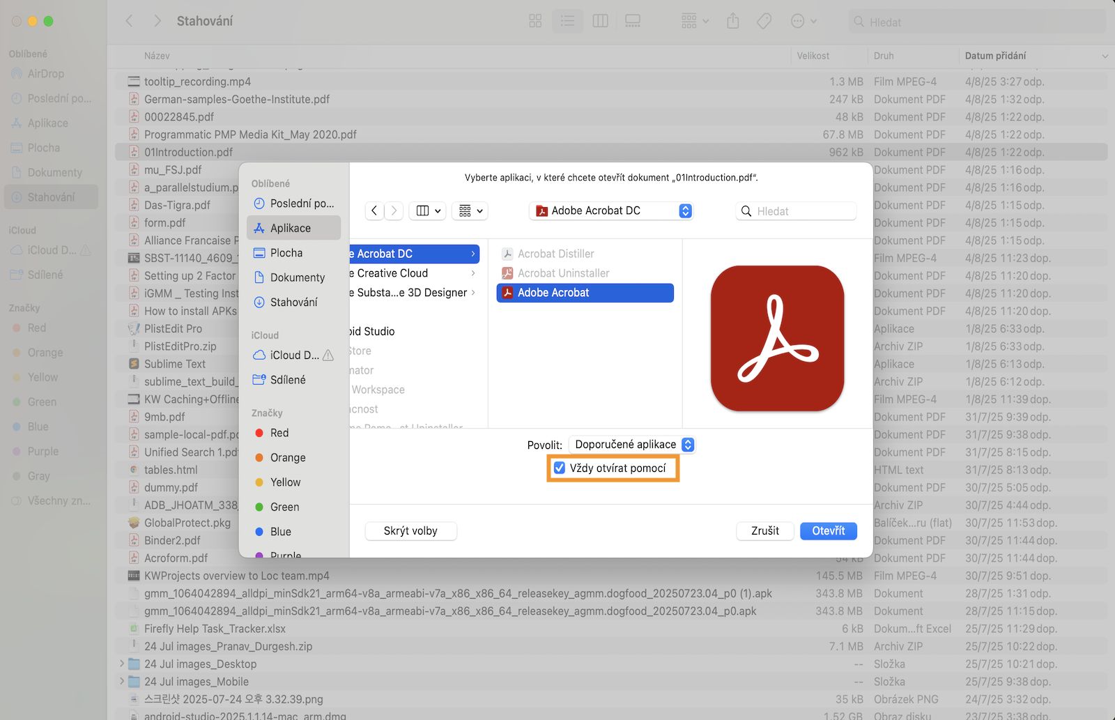 Dialogové okno „Otevřít v programu nabízí možnosti výběru aplikace pro otevření souboru PDF a její nastavení jako výchozí.
