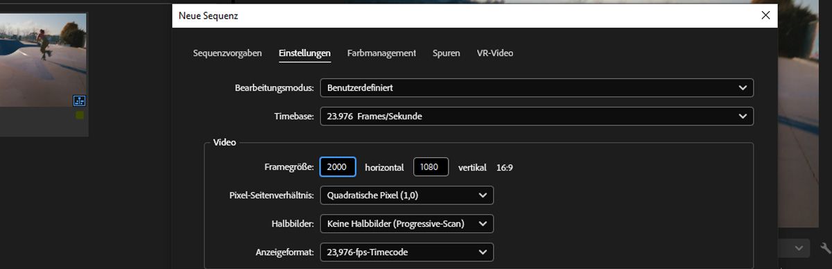 Das Bedienfeld für die Einstellungen der neuen Sequenz ist geöffnet und die hervorgehobene Option „Bildgröße“ ist auf 2000 Pixel horizontal und 1080 Pixel vertikal mit einem Seitenverhältnis von 50,27 eingestellt.