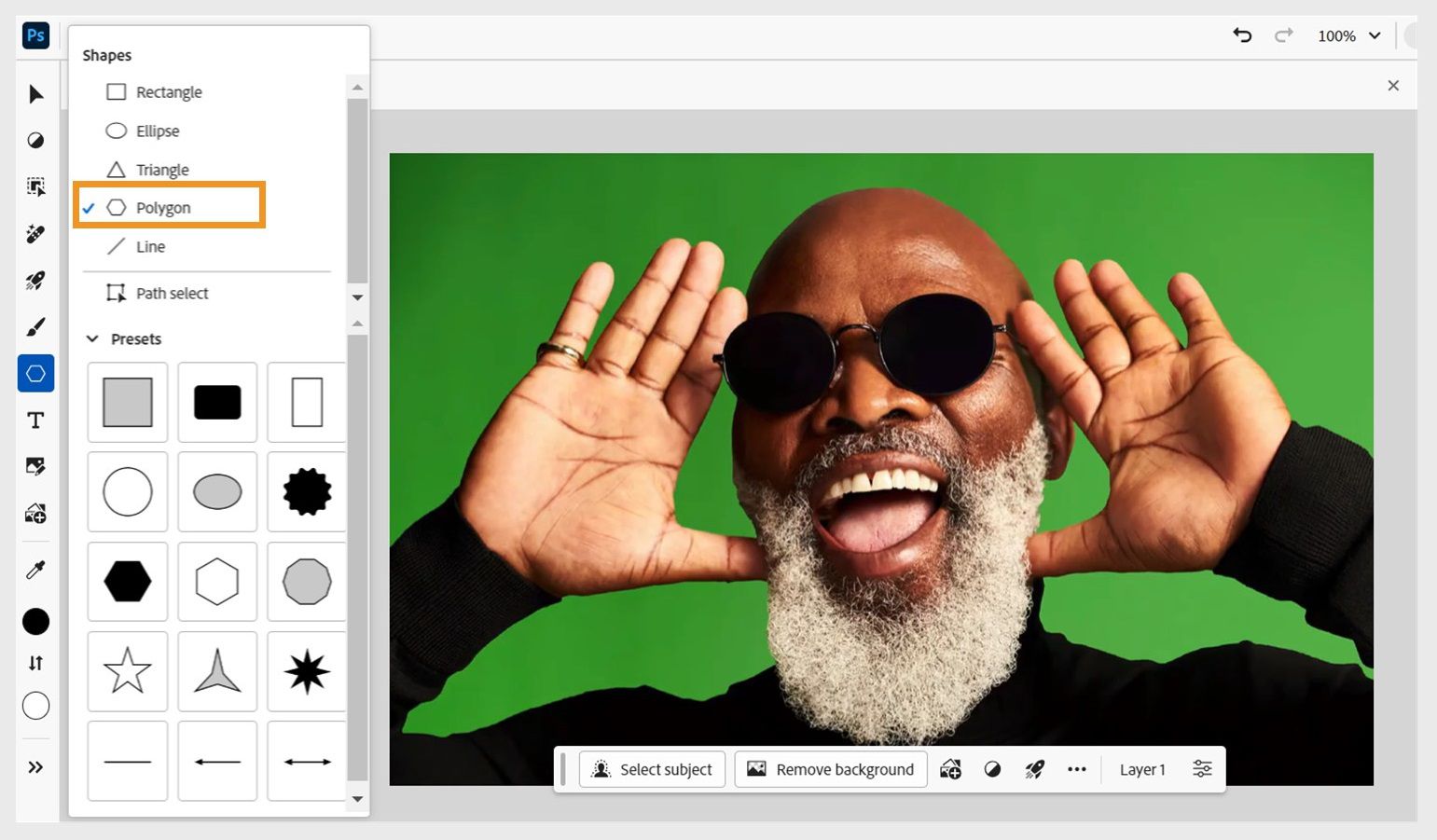 Отображается главный экран веб-приложения Photoshop с открытой панелью инструментов «Фигуры», где представлены разные типы фигур и наборы для улучшения дизайна.