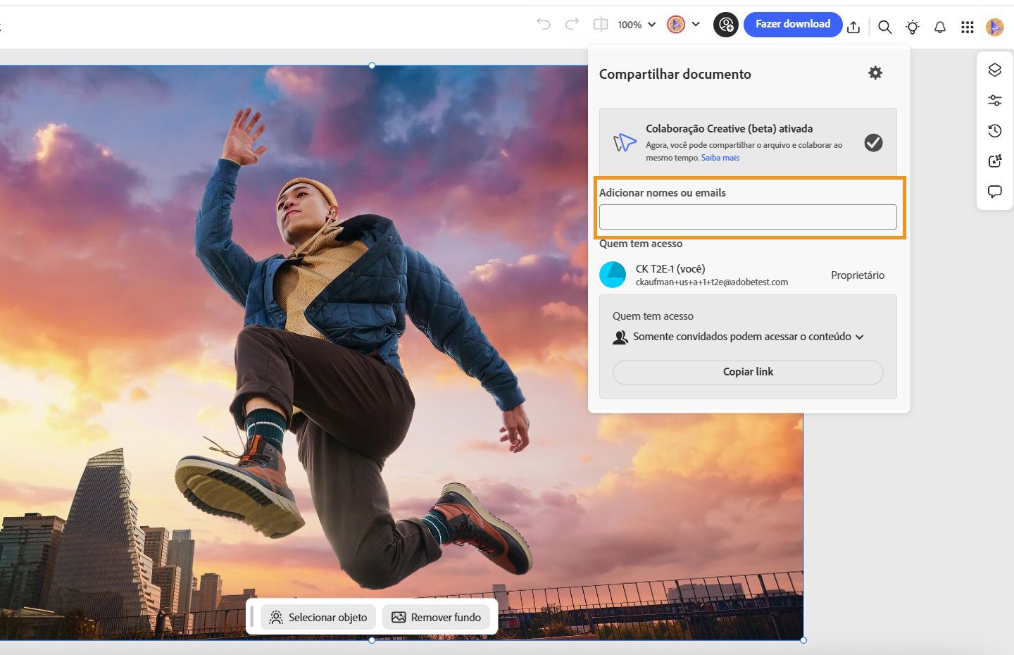 A caixa de diálogo Compartilhar documento é exibida, que é usada para adicionar parceiros de design para uma colaboração efetiva.