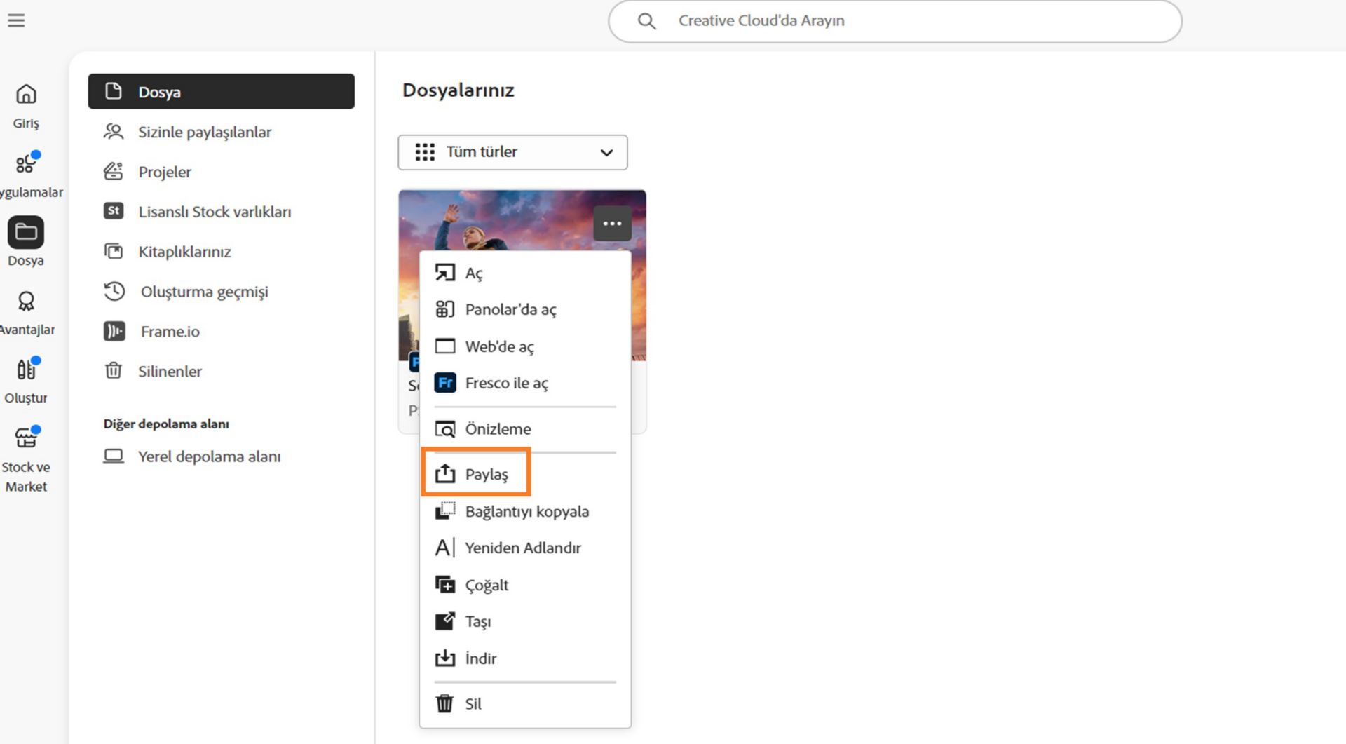 Paylaş seçeneğinin vurgulandığı dosya seçenekleri menüsünü gösteren Creative Cloud masaüstü uygulaması.