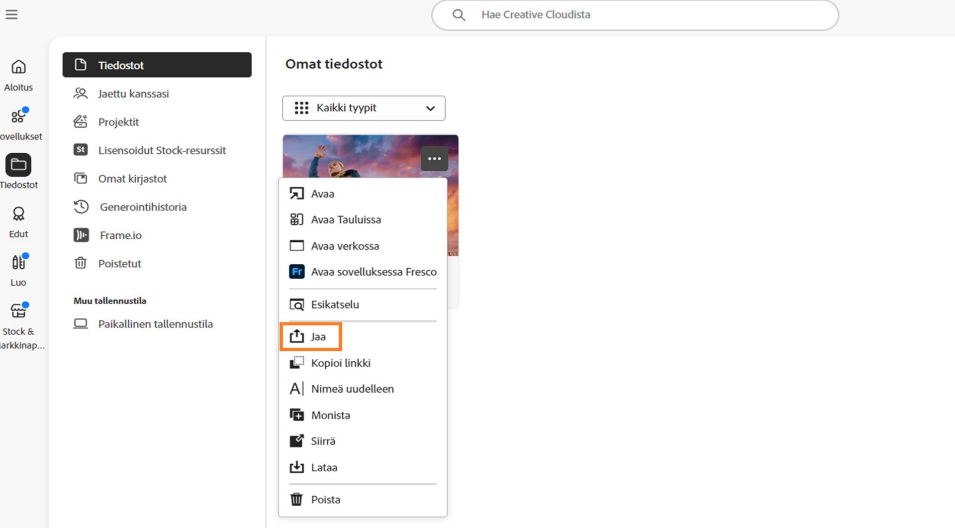 Creative Cloud -tietokonesovellus, jossa näkyy tiedoston asetusvalikko ja Jaa-vaihtoehto korostettuna.