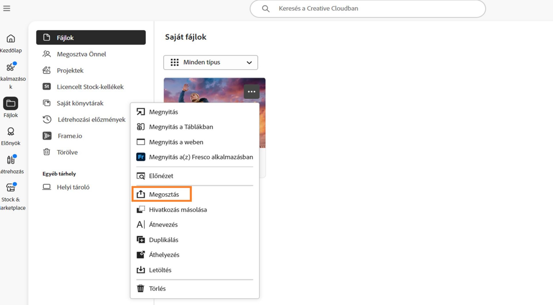 A Creative Cloud asztali alkalmazás a fájlbeállítások menüjében a Megosztás opció kiemelésével.