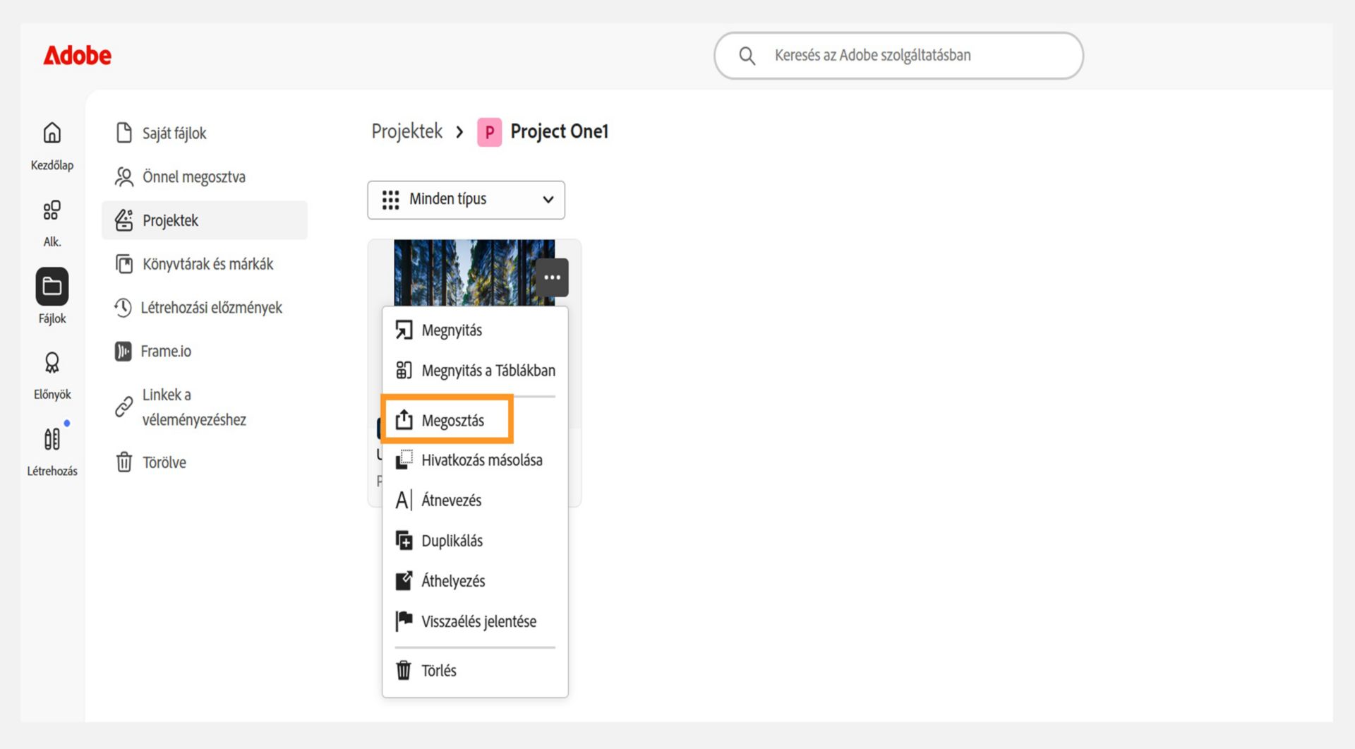 Az Adobe felülete, amelyen a projektek listája látható. A projekt indexképe melletti legördülő menüben látható a „Megosztás” lehetőség, amely jelzi, hogy a felhasználók hol kezelhetik a megosztási beállításokat.