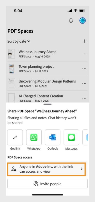 Dialog box para sa pag-imbita sa mga tatanggap na mag-access ng PDF Space, na may mga opsyon sa setting ng access at button na 'Invite people'.