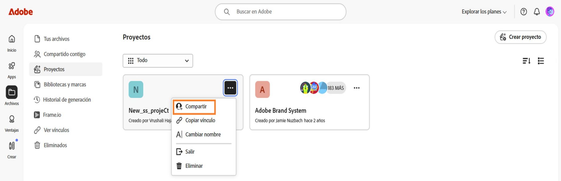 Interfaz de Adobe Creative Cloud que muestra un menú desplegable con opciones para compartir, copiar enlace, cambiar nombre, salir o eliminar.