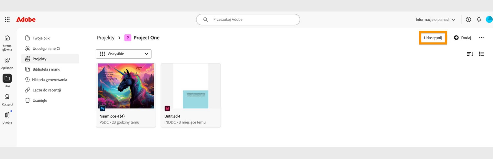 Przycisk Udostępnij, dostępny w prawym górnym rogu ekranu projektu, umożliwia udostępnienie projektu współpracownikom. 