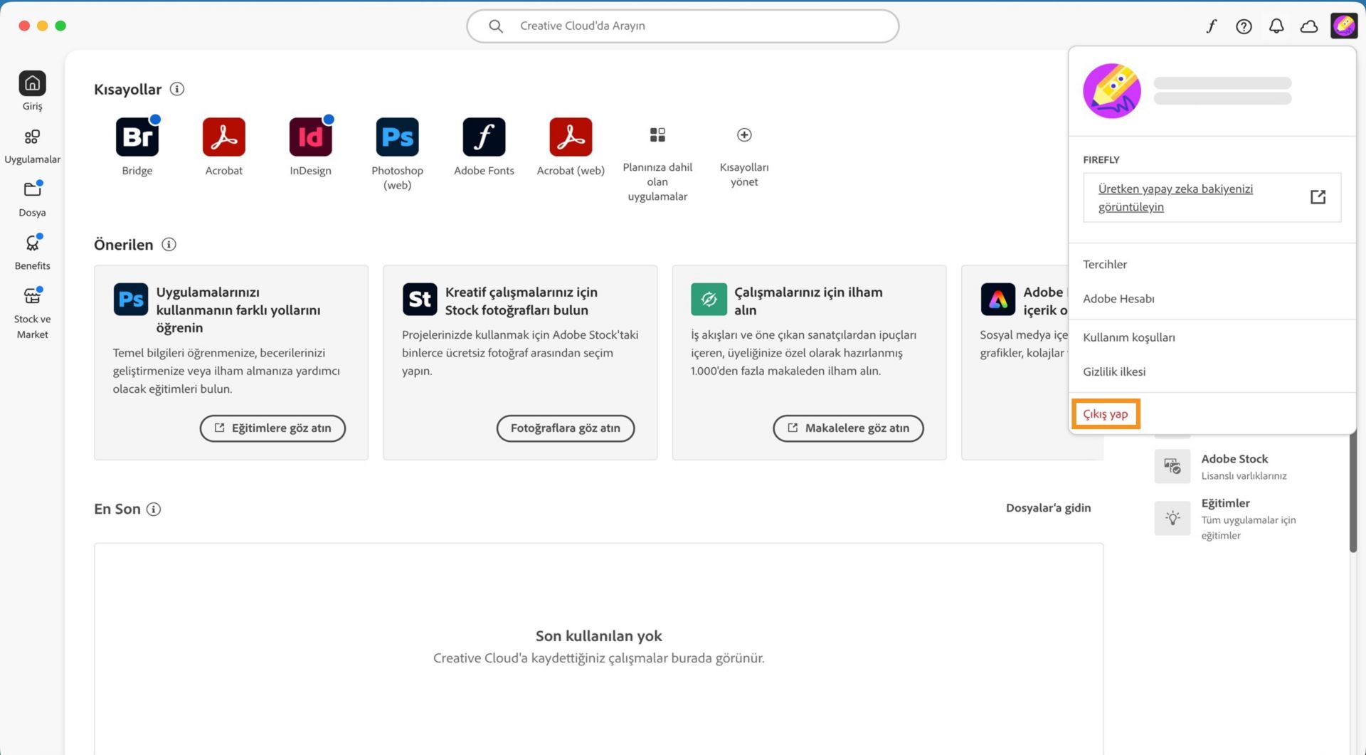 Creative Cloud masaüstü uygulamasının giriş ekranında, Çıkış yap seçeneğiyle birlikte Hesap açılır menüsü görüntülenir. 