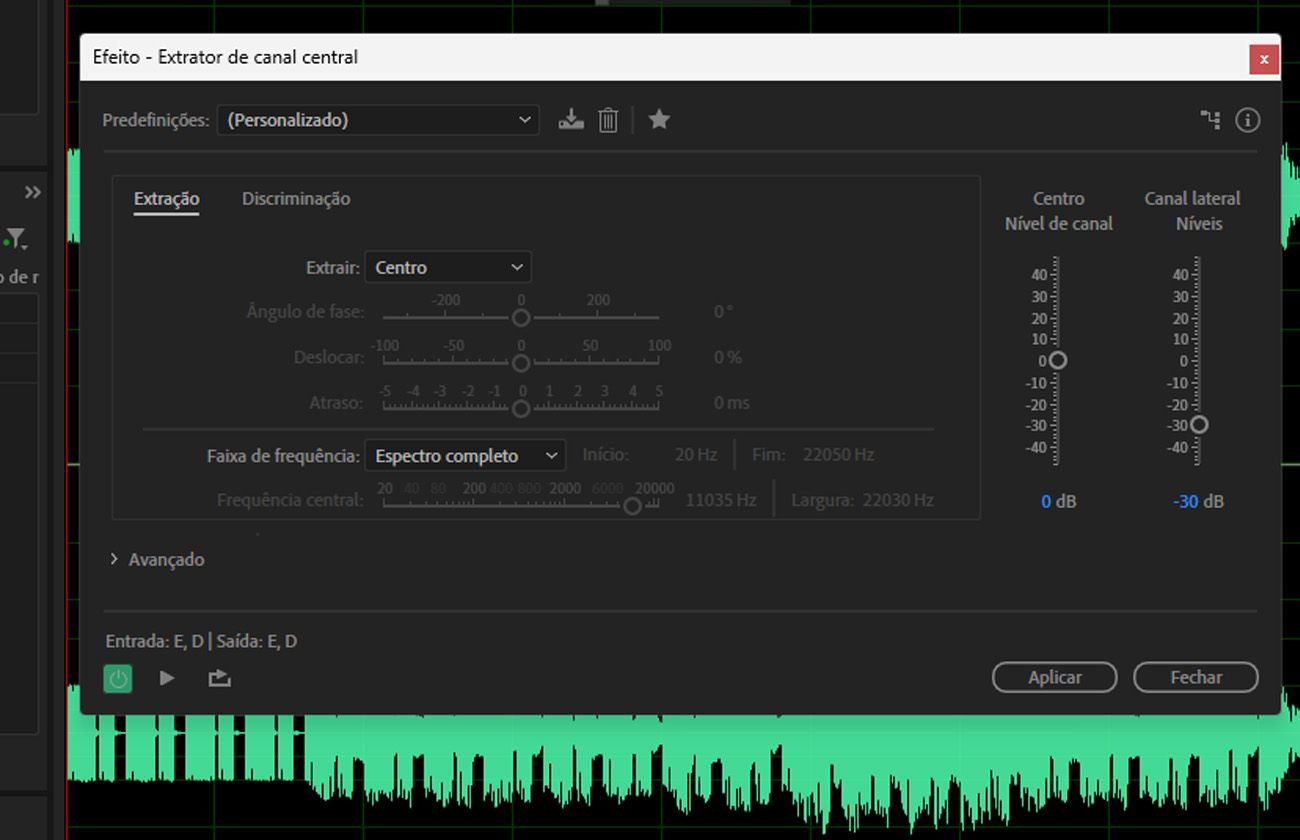 A caixa de diálogo do efeito “Extrator de canal central” está aberta, com as opções de extração e discriminação para usar e ajustar as configurações.