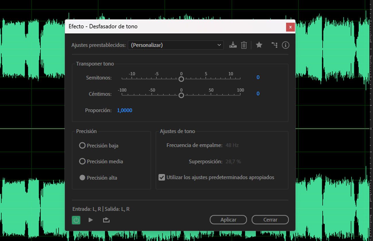 El cuadro de diálogo del efecto Cambio de tono muestra controles para cambiar el tono del audio hacia arriba o hacia abajo en un intervalo específico.