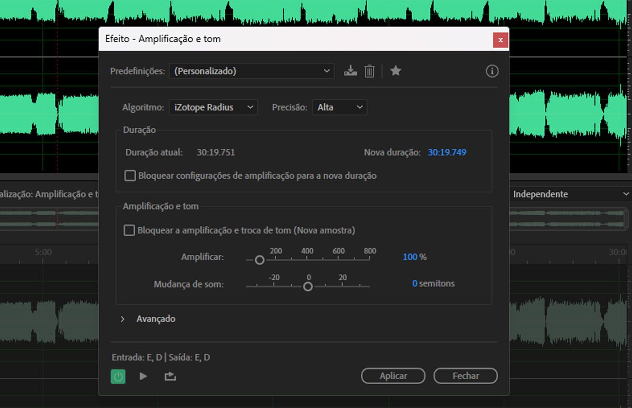 A caixa de diálogo do efeito Esticar e tom mostra controles para ajustar independentemente o comprimento (tempo) e tom de um clipe de áudio, selecionar o algoritmo de esticamento, preservar formantes e visualizar alterações em tempo real.