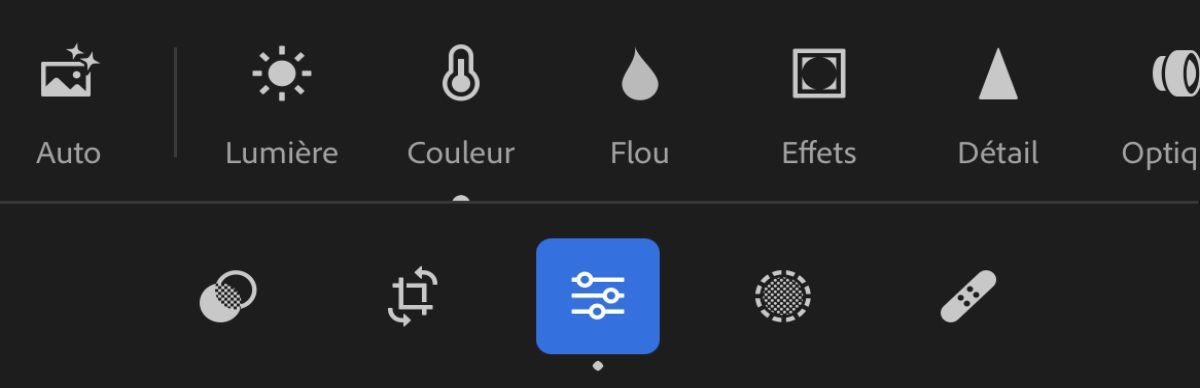 Barre d’outils de Lightroom pour mobile affichant des outils tels que Modifier, Paramètres prédéfinis, etc.