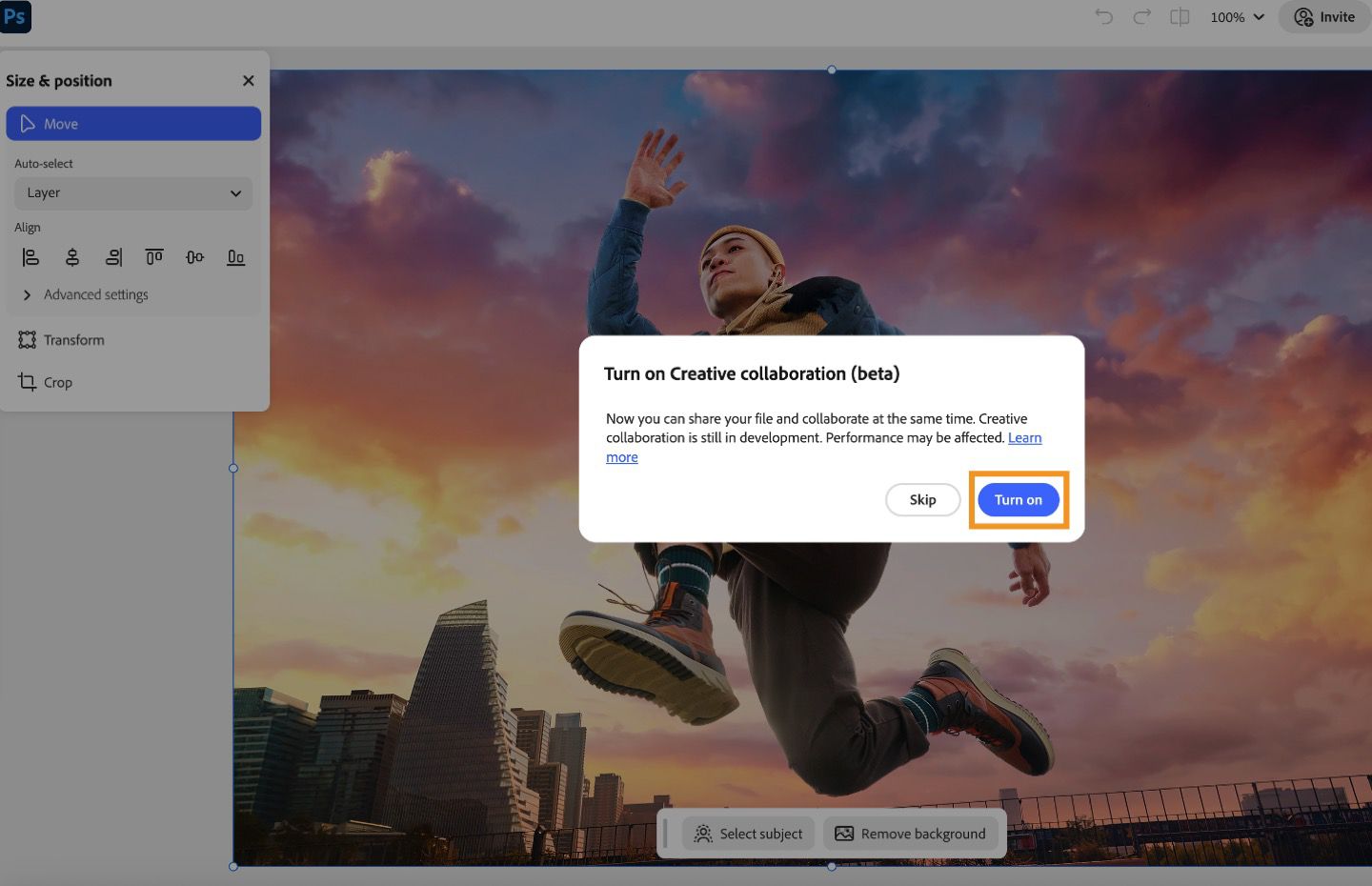 يتم عرض مربع الحوار Turn on Creative collaboration (beta) مع تمييز زر Turn on الذي يُستخدم لتمكين ميزة Creative collaboration.