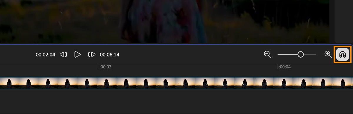 Na časovou osu bylo přidáno video a nad ním je vybrána ikona Režim přichytávání pro jeho aktivaci.