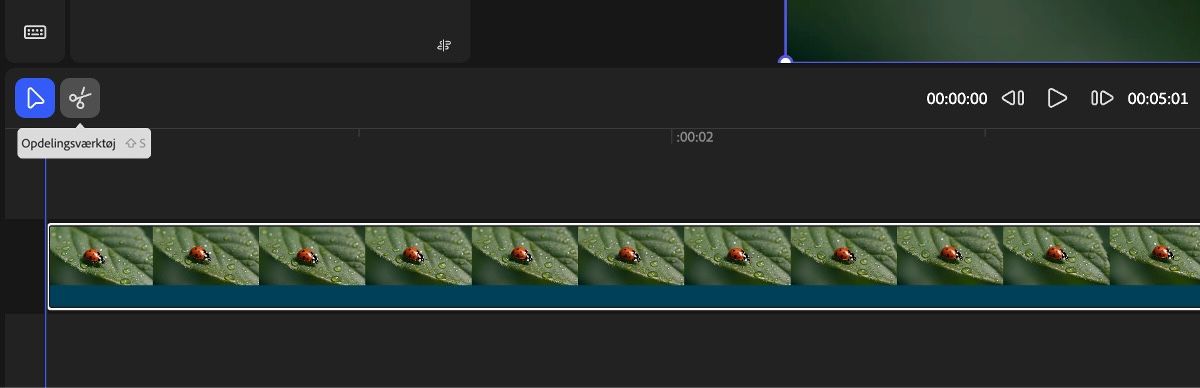 Værktøjet Opdel er fremhævet, og skimmeren bruges på tidslinjen til forhåndsvisning.