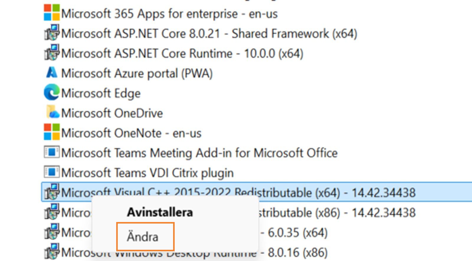 Fönstret Program och funktioner visar ett Microsoft Visual C++ Redistributable med alternativet Ändra markerat.