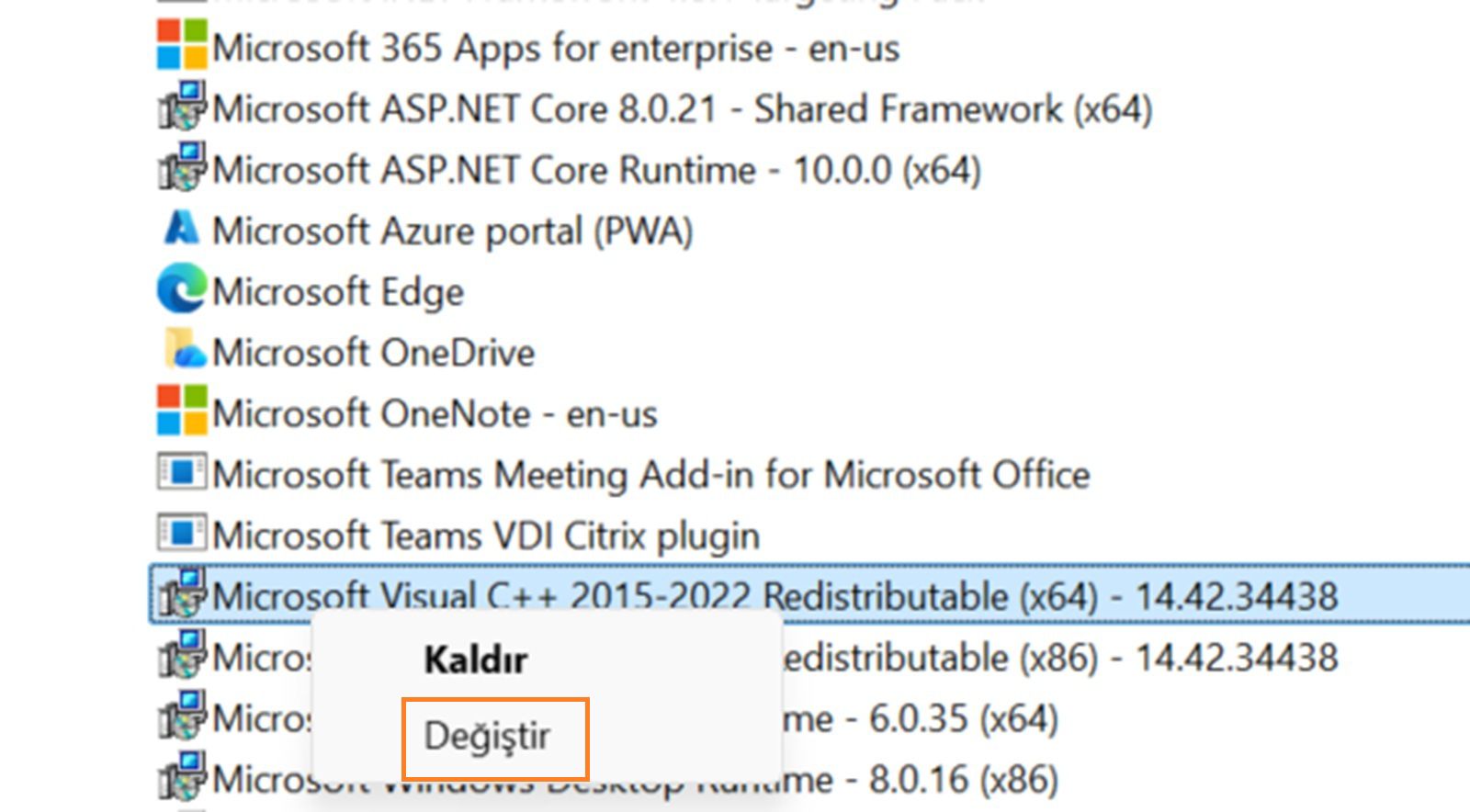 Program ve Özellikler penceresi, Değiştir seçeneği vurgulanmış bir Microsoft Visual C++ Redistributable gösteriyor.