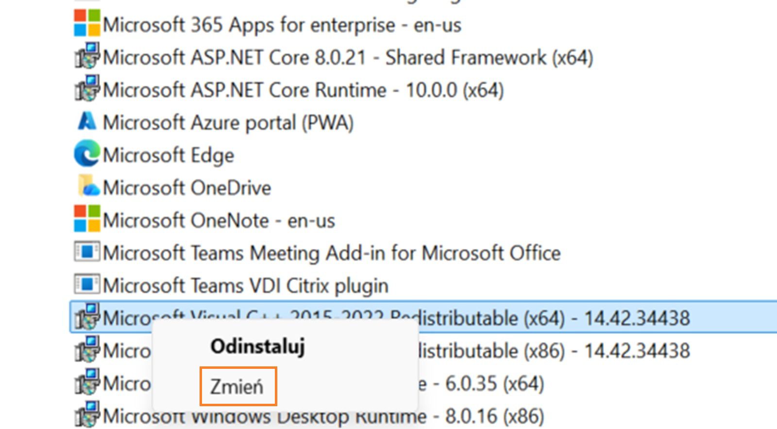 Okno Programy i funkcje pokazuje pakiet Microsoft Visual C++ Redistributable z podświetloną opcją Zmień.