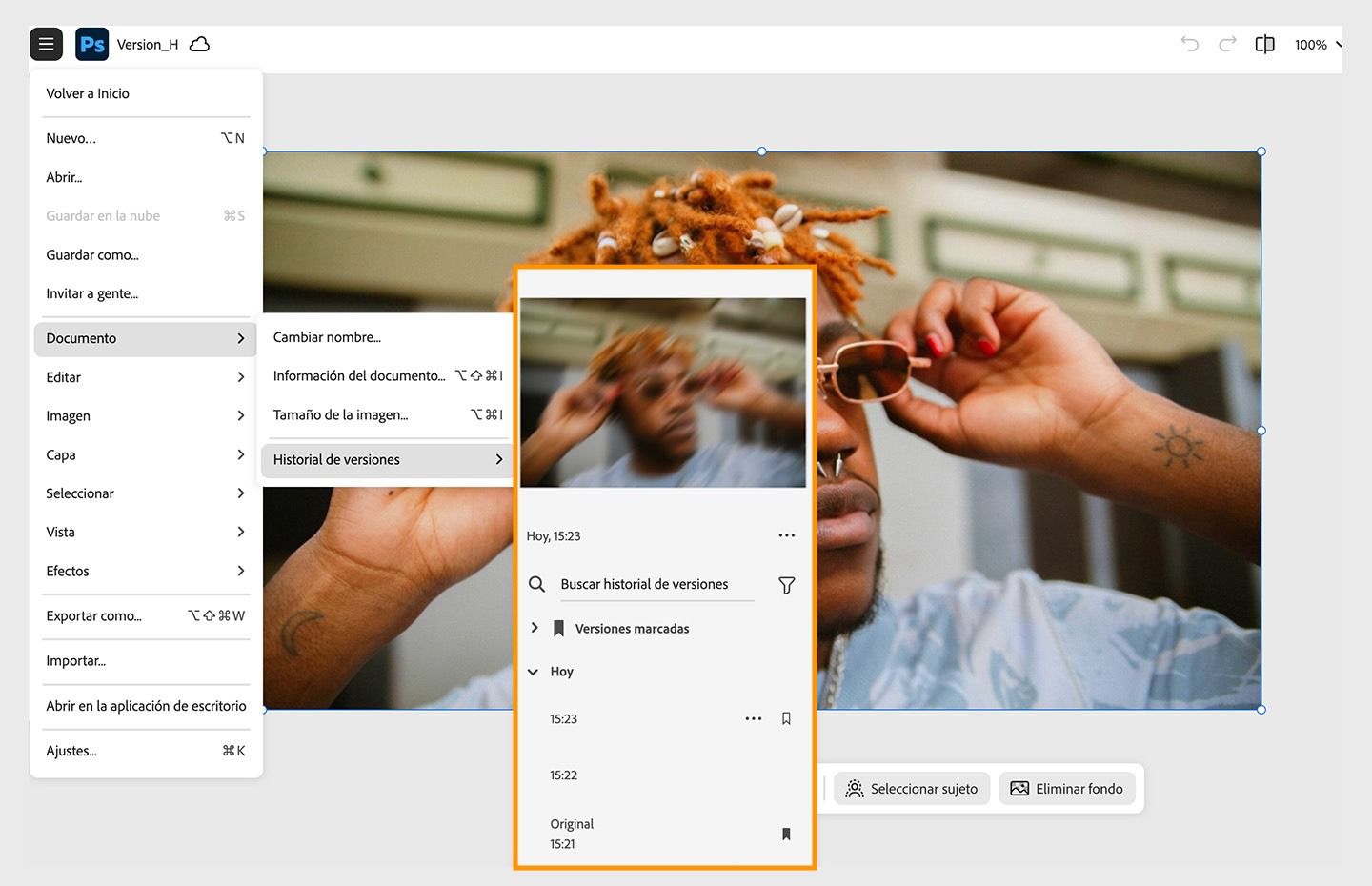 El panel Historial de versiones muestra las versiones del documento, que se pueden restaurar fácilmente para realizar más ediciones.