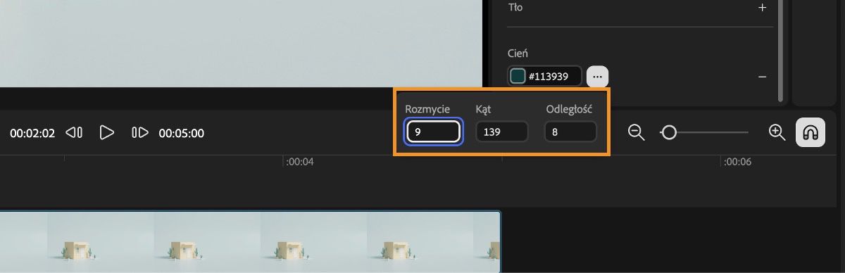 Warstwa tekstowa jest zaznaczona na osi czasu i możesz edytować właściwości tekstu. Wyróżnioną właściwością jest Cień oraz jego rozmycie, kąt i odległość.