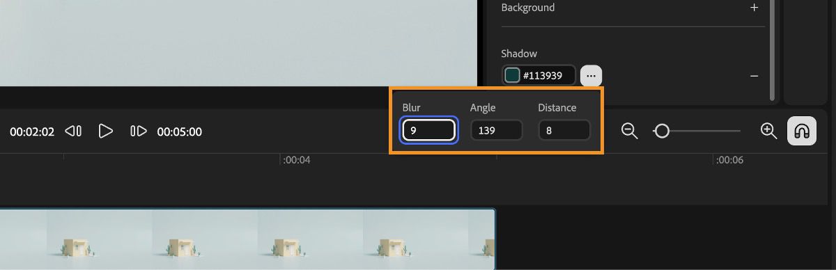 A szövegréteg ki van jelölve az idősávon, és szerkeszthető szövegtulajdonságokkal rendelkezik.A kiemelt tulajdonság az Árnyék és annak életlenítése, szöge és távolsága.