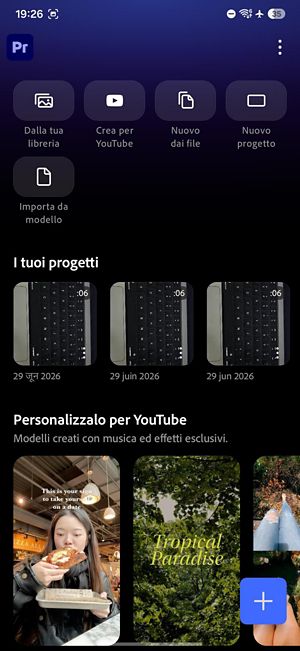 Modifica della schermata principale con anteprima video, controlli di riproduzione, timeline con tracce video e audio e barra degli strumenti di modifica.